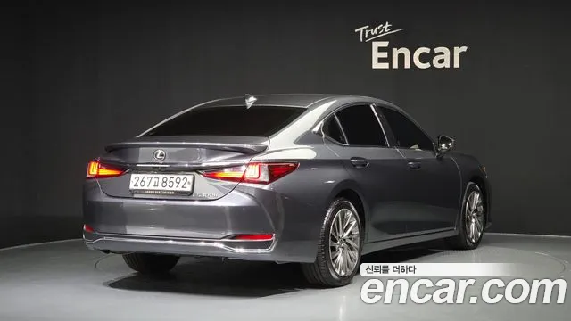 Lexus ES Generation 7 — Фото автомобиля 2