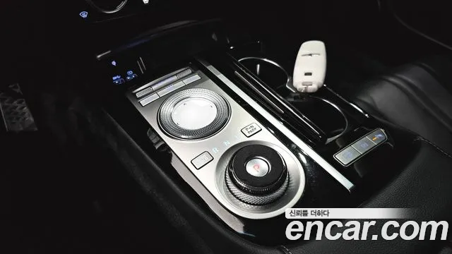Genesis G80 Бензин 3.5 турбо AWD — Фото автомобиля 9