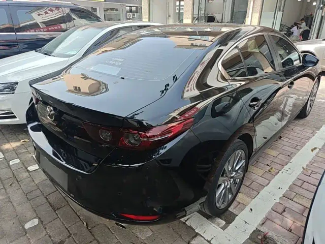 Mazda Axela — Фото автомобиля 6