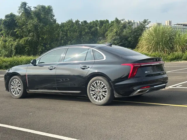 Hongqi H5 — Фото автомобиля 15