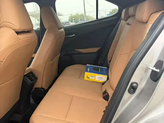 Lexus UX — Фото автомобиля 8