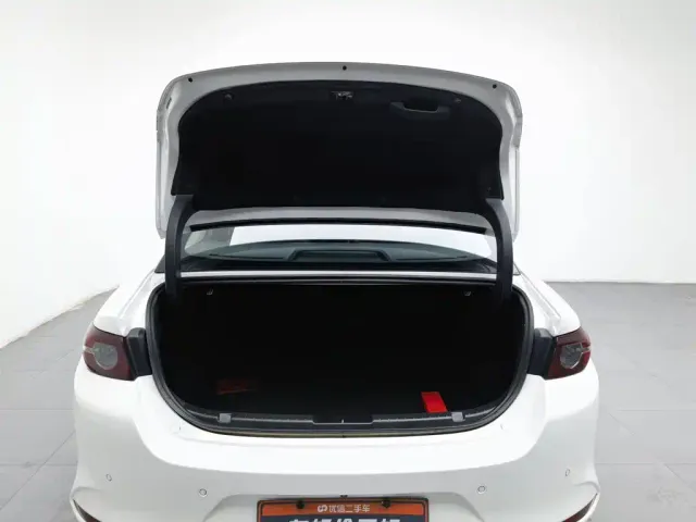 Mazda Axela — Фото автомобиля 16