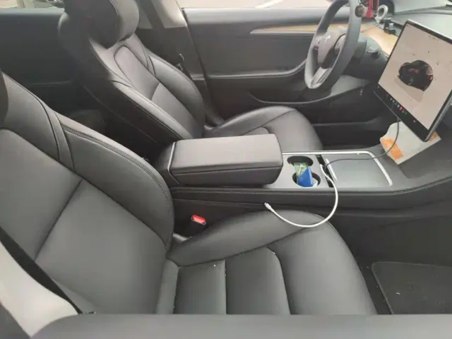 Tesla Model 3 — Фото автомобиля 8