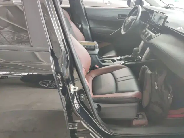 Toyota Corolla Cross — Фото автомобиля 24