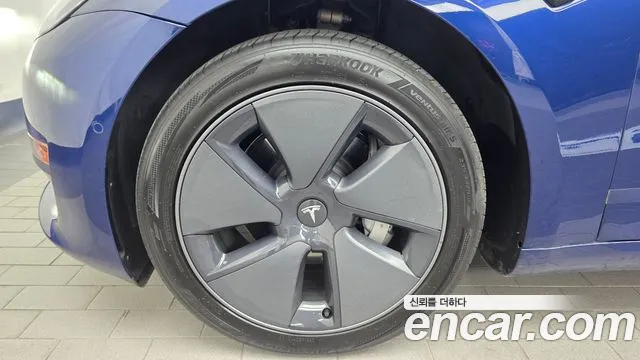 Tesla Model 3 — Фото автомобиля 5