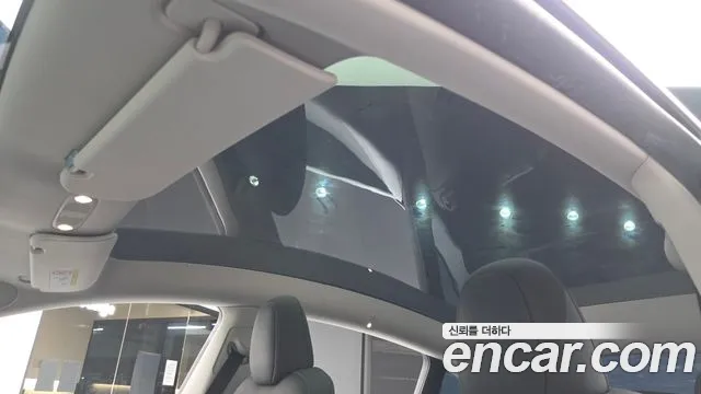 Tesla Model Y — Фото автомобиля 16