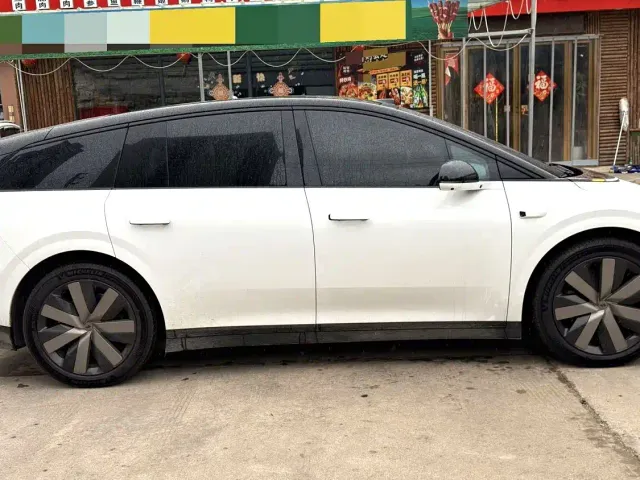 Li Auto i6 — Фото автомобиля 13