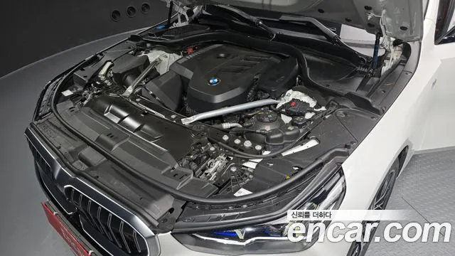 Фотография автомобиля — BMW 5-Series