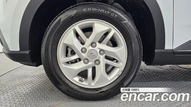 Hyundai Venue — Фото автомобиля 5