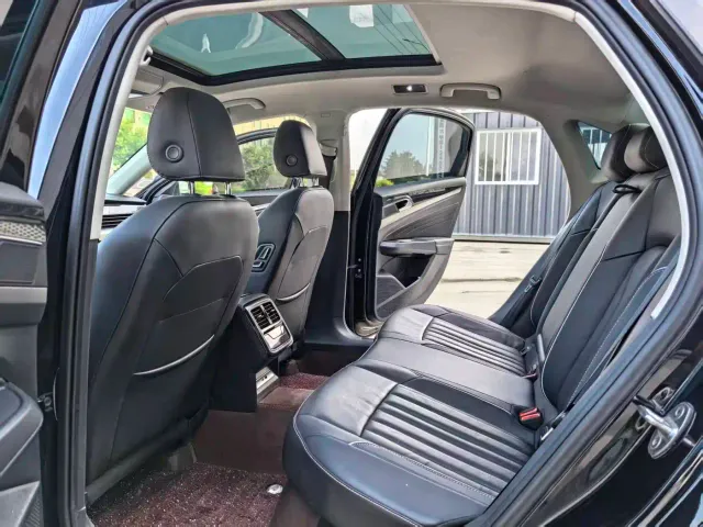 Volkswagen Passat — Фото автомобиля 9