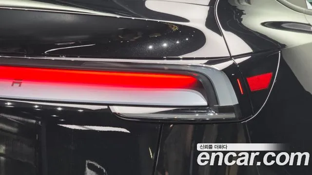 Tesla Model Y — Фото автомобиля 8