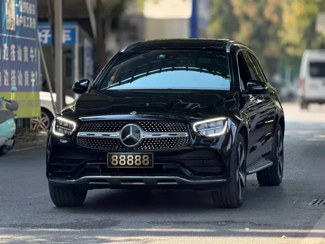 Фотография автомобиля — Mercedes-Benz GLC-Class