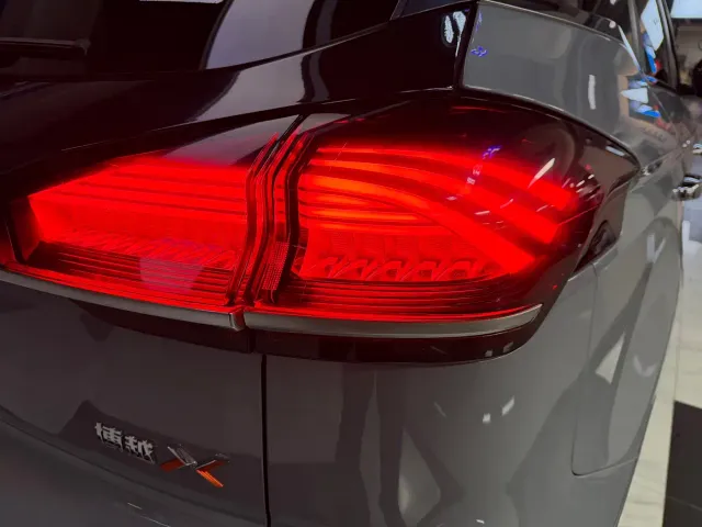 Geely Boyue — Фото автомобиля 13