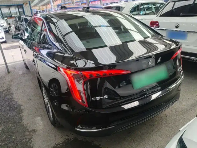 Hongqi E-QM5 — Фото автомобиля 4