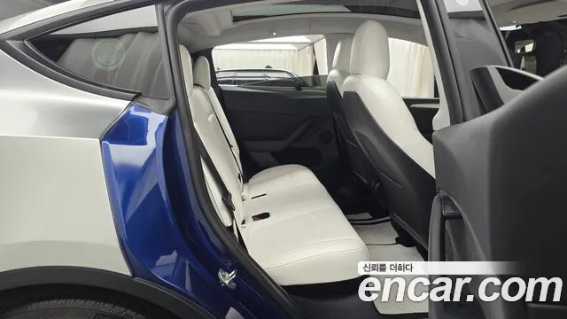 Tesla Model Y — Фото автомобиля 17