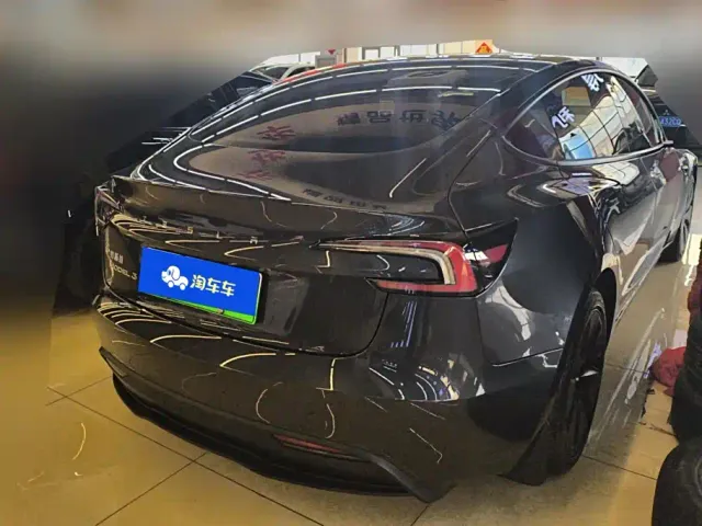 Tesla Model 3 — Фото автомобиля 3