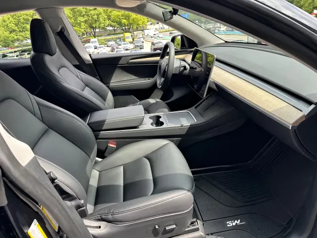 Tesla Model Y — Фото автомобиля 18