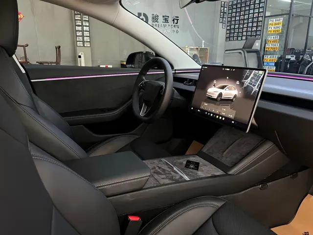 Tesla Model 3 — Фото автомобиля 7