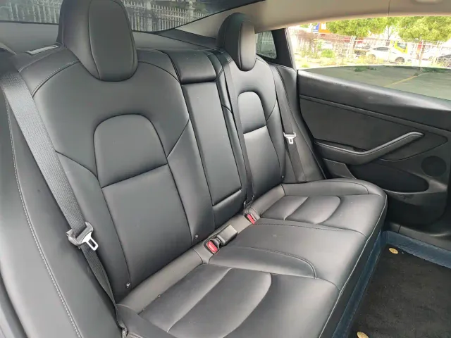 Tesla Model 3 — Фото автомобиля 17