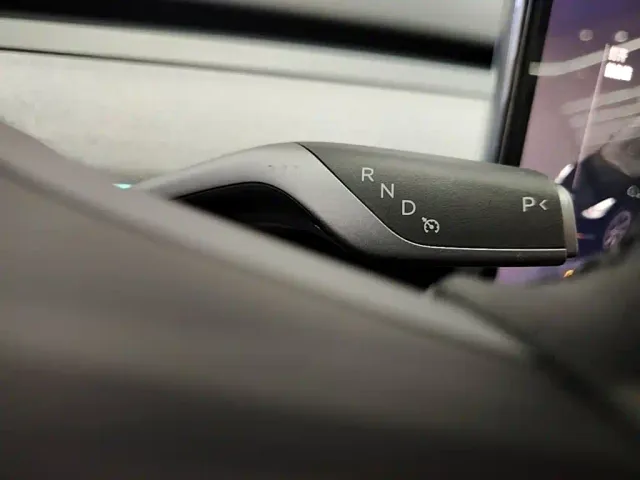 Tesla Model Y — Фото автомобиля 13