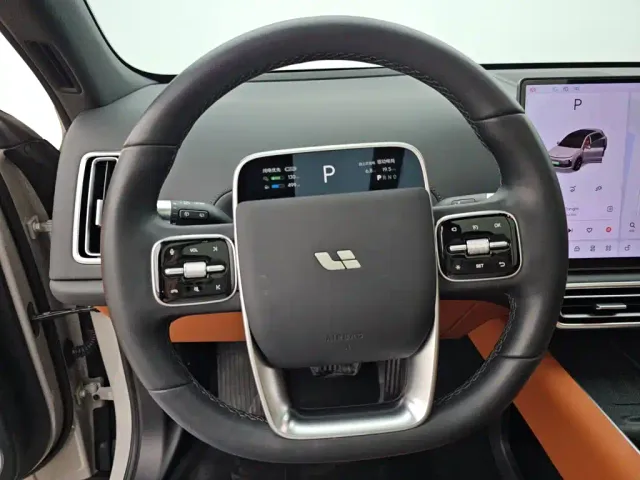 Li Auto L6 — Фото автомобиля 9