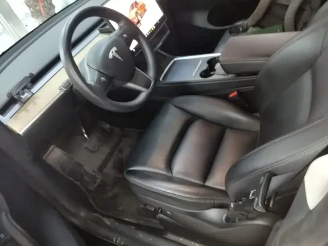 Tesla Model Y — Фото автомобиля 14