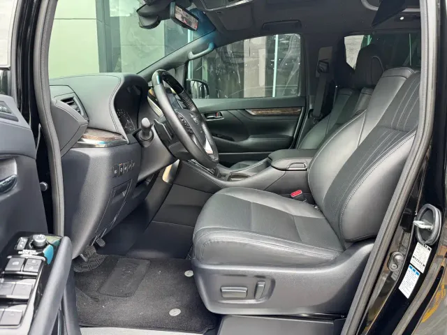 Toyota Alphard — Фото автомобиля 9