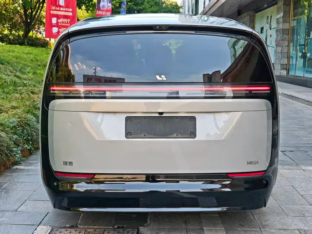 Li Auto MEGA — Фото автомобиля 5