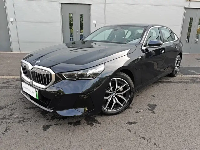 Фотография автомобиля — BMW i5