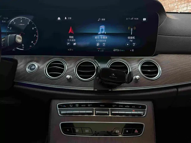 Mercedes-Benz E-Class — Фото автомобиля 5