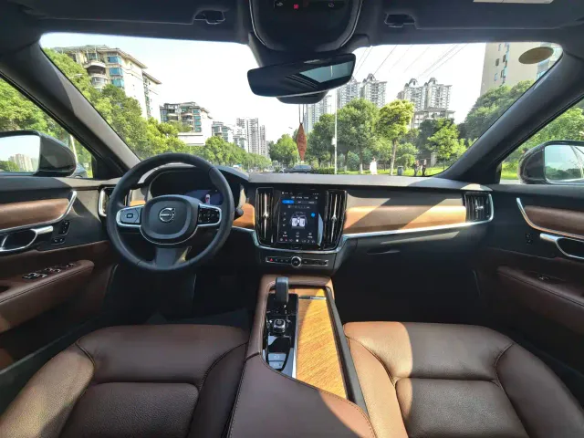 Volvo S90 — Фото автомобиля 11