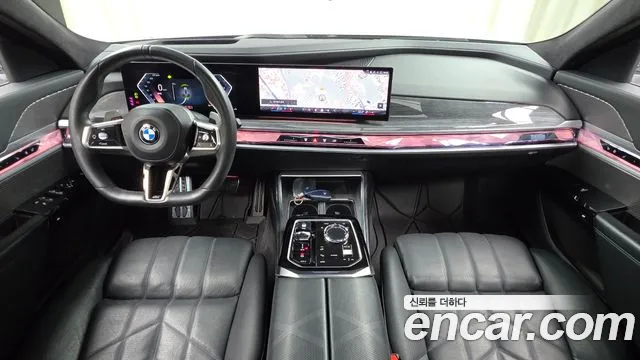 BMW 7 Series G70 — Фото автомобиля 10