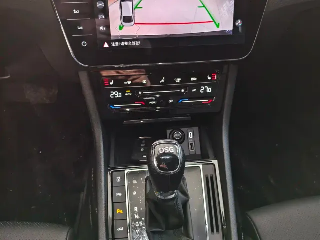 Skoda Superb — Фото автомобиля 10
