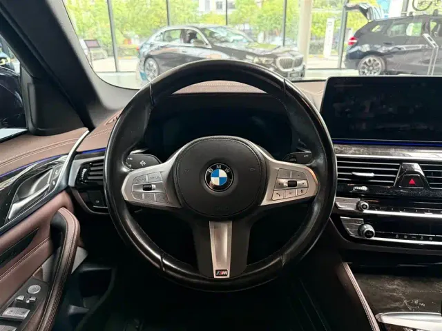 BMW 5 Series — Фото автомобиля 14