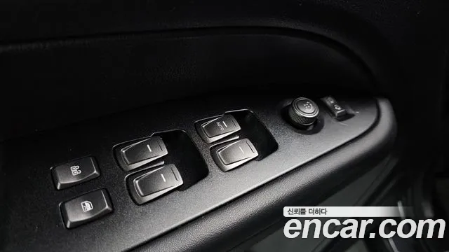 KG_Mobility_Ssangyong Rexton Новый Rexton Sport Khan Дизель 2.2 4WD — Фото автомобиля 20