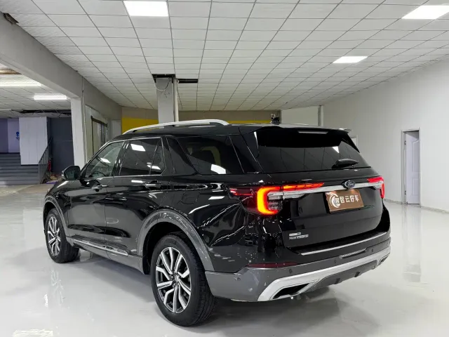 Ford Explorer — Фото автомобиля 7