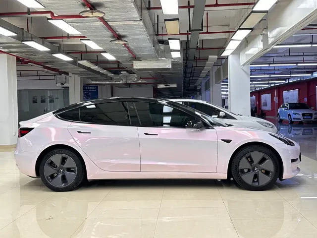 Tesla Model 3 — Фото автомобиля 3