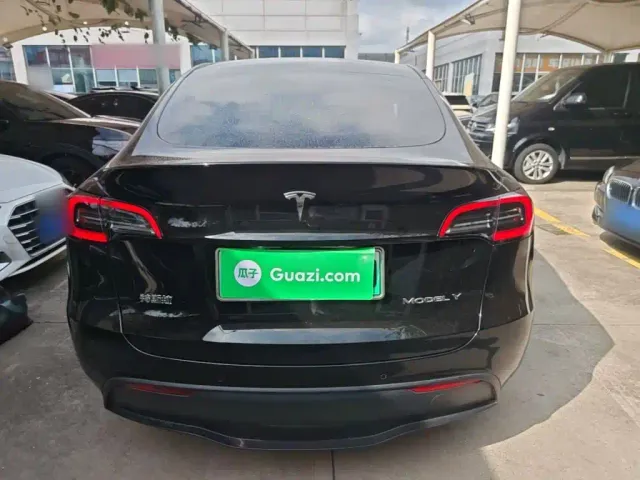 Tesla Model Y — Фото автомобиля 5