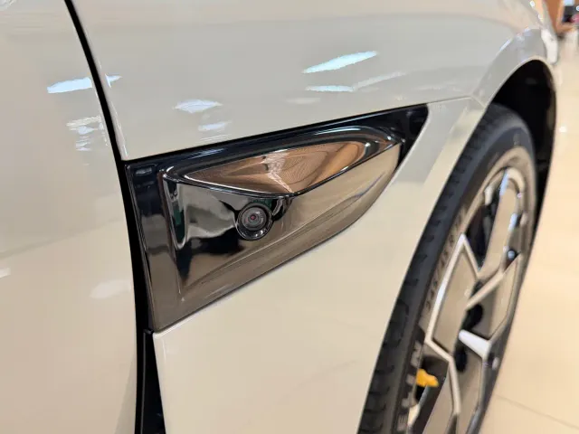 Xiaomi SU7 — Фото автомобиля 18
