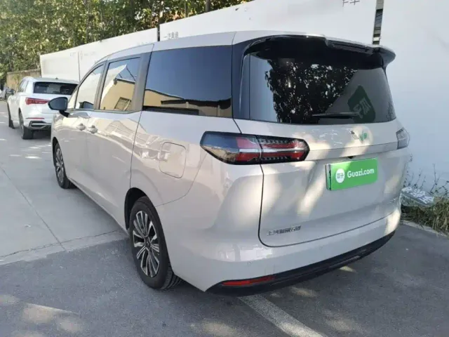 Wuling Starlight 730 — Фото автомобиля 4