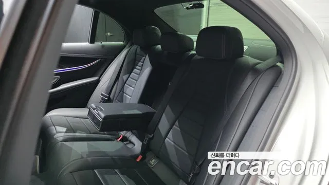 Mercedes-Benz E-Class — Фото автомобиля 10