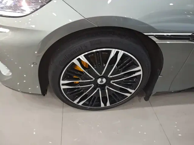 Denza Z9GT — Фото автомобиля 22