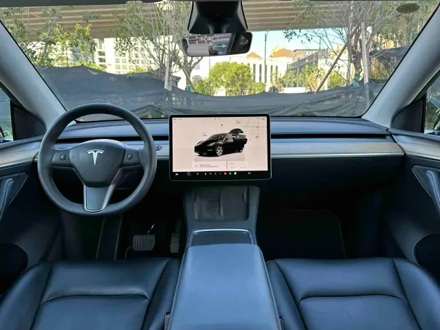 Tesla Model Y — Фото автомобиля 11