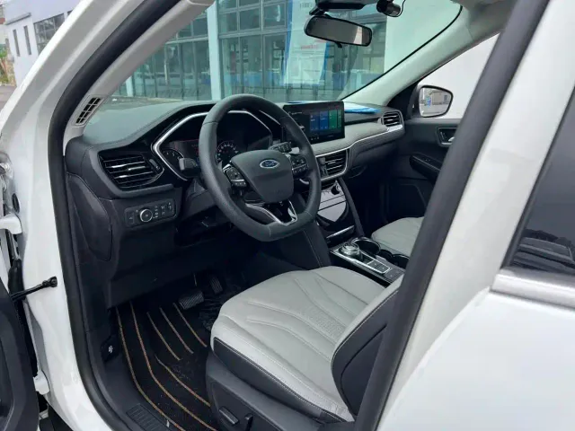 Ford Escape — Фото автомобиля 4