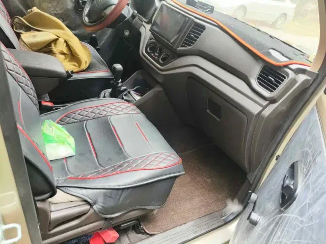 Wuling Hongguang V — Фото автомобиля 10