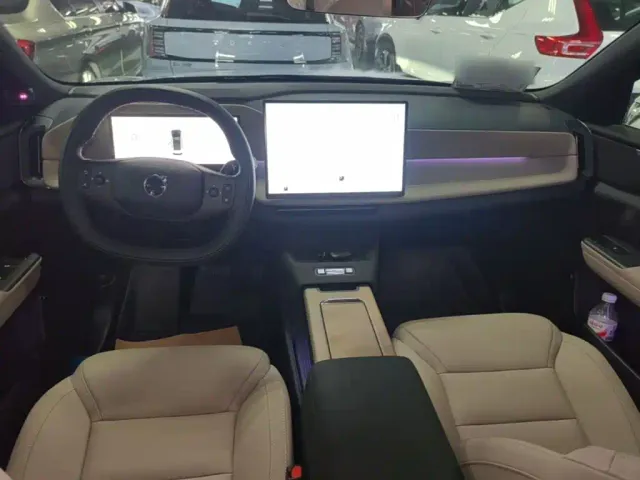 Volvo XC70 Plug-in Hybrid — Фото автомобиля 9