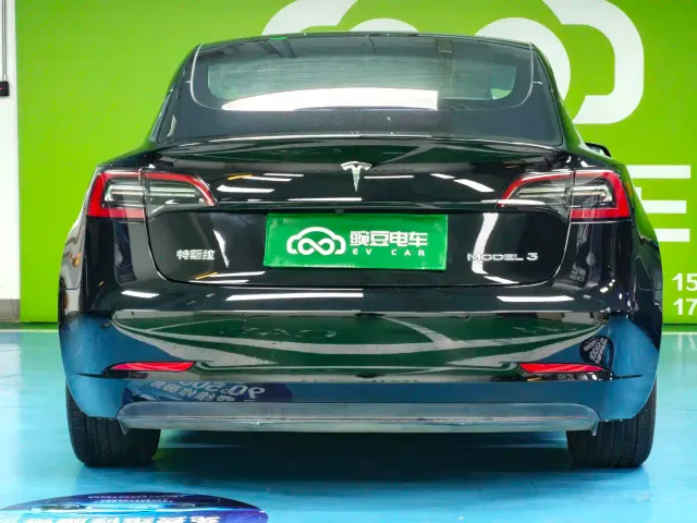 Tesla Model 3 — Фото автомобиля 16