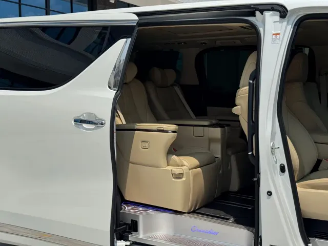 Toyota Alphard — Фото автомобиля 5