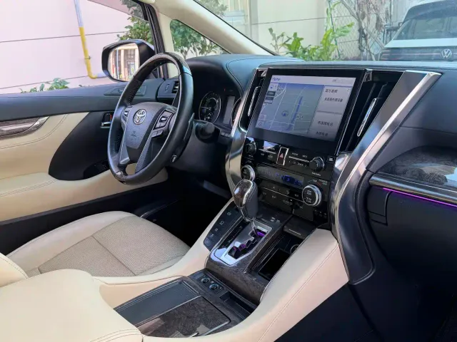 Toyota Vellfire — Фото автомобиля 7
