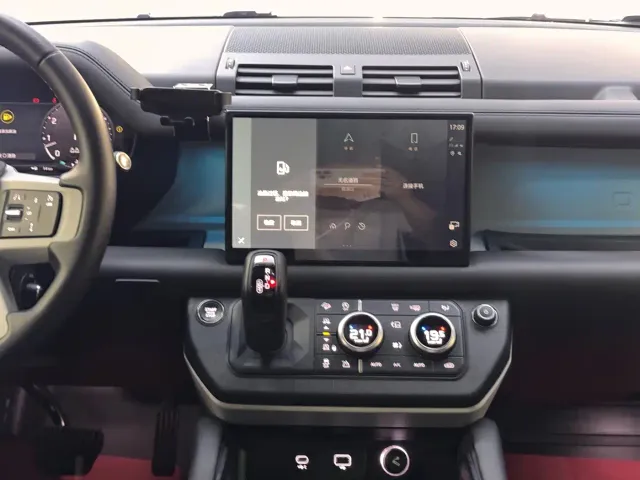 Land Rover Defender — Фото автомобиля 25